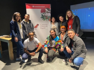 Participantes en el taller de primeros auxilios de la Comisión Fílmica de Bogotá se reunen para una foto